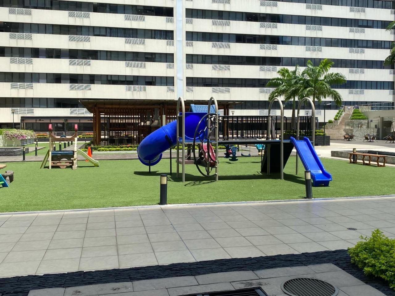 Puerto Santa Ana, Torres Bellini, 2 Dormitorios, Parqueo กวายากิล ภายนอก รูปภาพ
