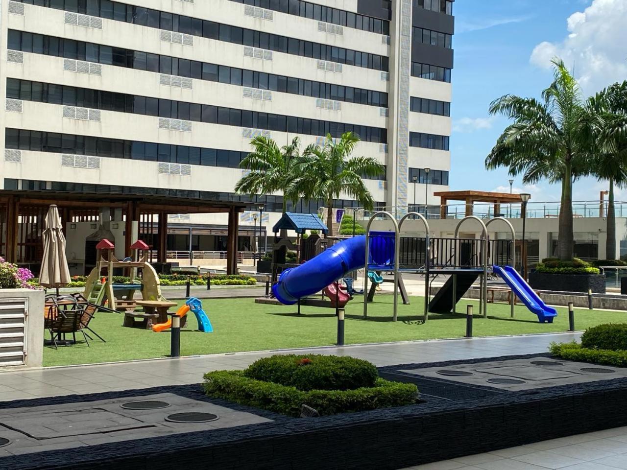 Puerto Santa Ana, Torres Bellini, 2 Dormitorios, Parqueo กวายากิล ภายนอก รูปภาพ