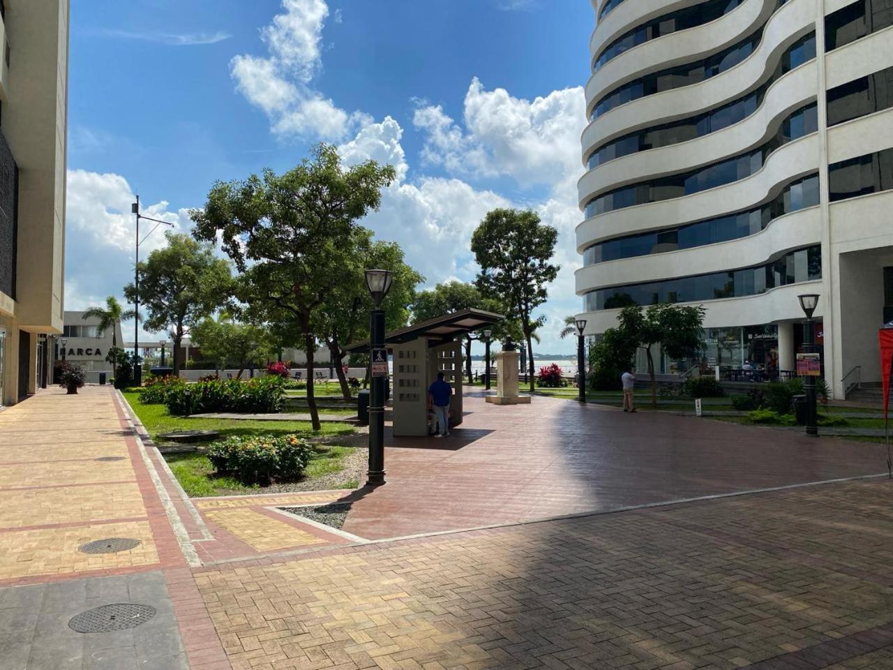 Puerto Santa Ana, Torres Bellini, 2 Dormitorios, Parqueo กวายากิล ภายนอก รูปภาพ