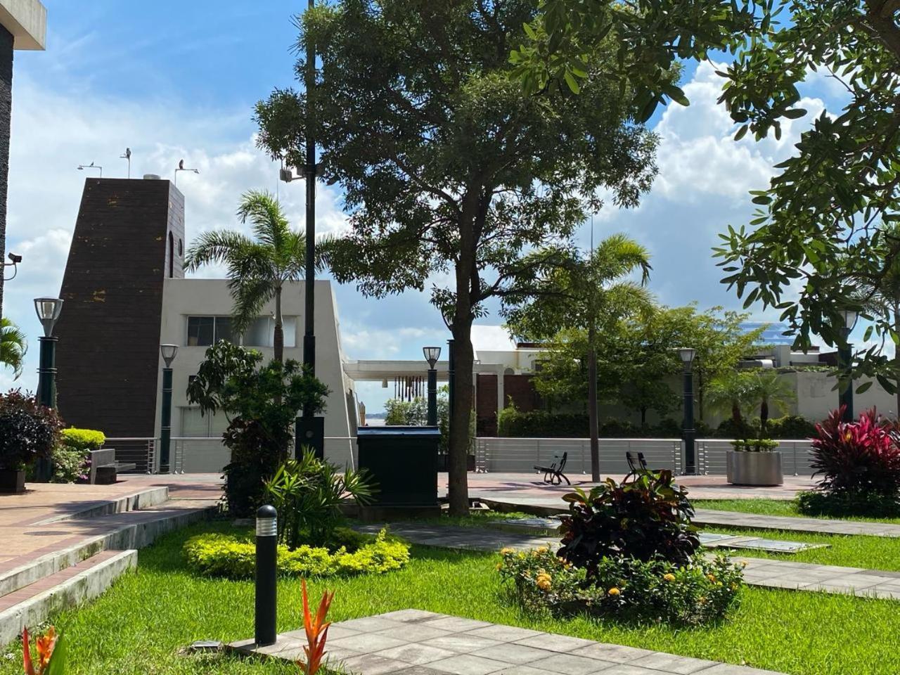 Puerto Santa Ana, Torres Bellini, 2 Dormitorios, Parqueo กวายากิล ภายนอก รูปภาพ