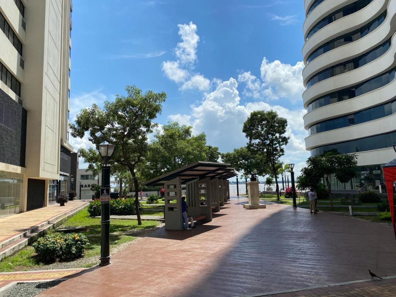 Puerto Santa Ana, Torres Bellini, 2 Dormitorios, Parqueo กวายากิล ภายนอก รูปภาพ